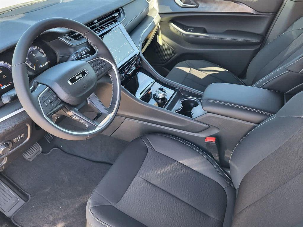 new 2025 Jeep Grand Cherokee car, priced at $37,500