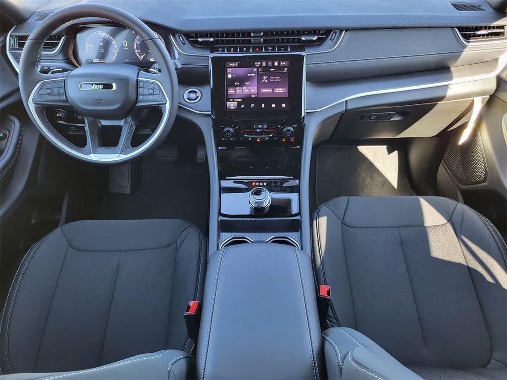 new 2025 Jeep Grand Cherokee car, priced at $37,500