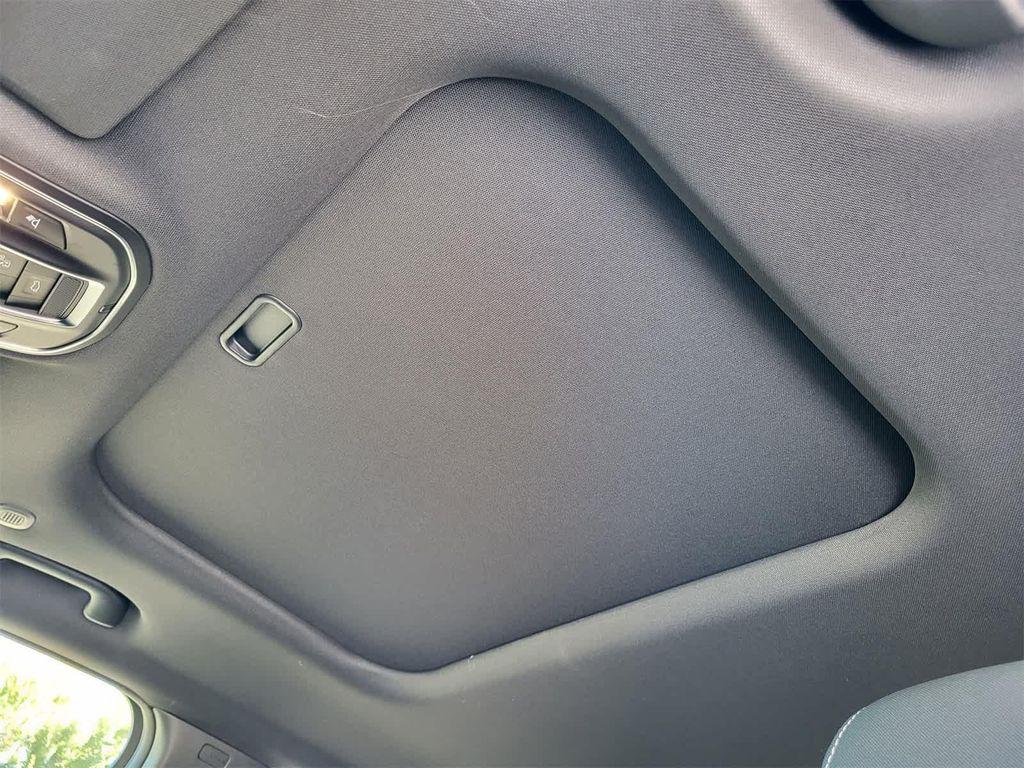 new 2025 Jeep Grand Cherokee car, priced at $37,500