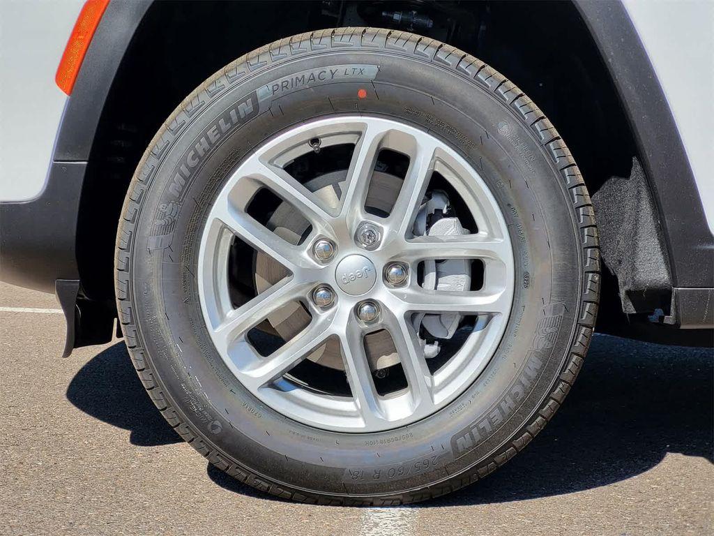 new 2025 Jeep Grand Cherokee car, priced at $37,500