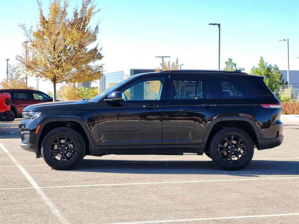 used 2024 Jeep Grand Cherokee car, priced at $30,976