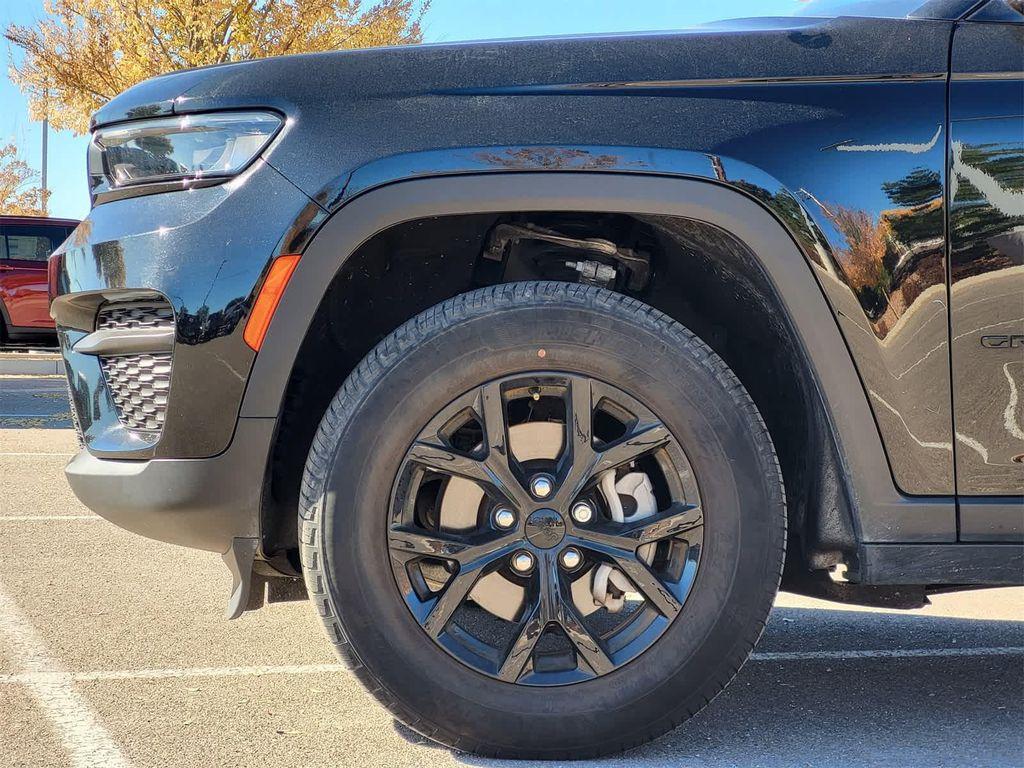 used 2024 Jeep Grand Cherokee car, priced at $30,976