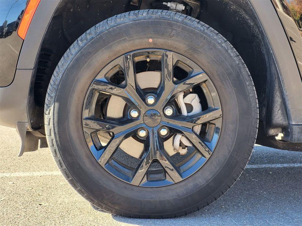 used 2024 Jeep Grand Cherokee car, priced at $30,976