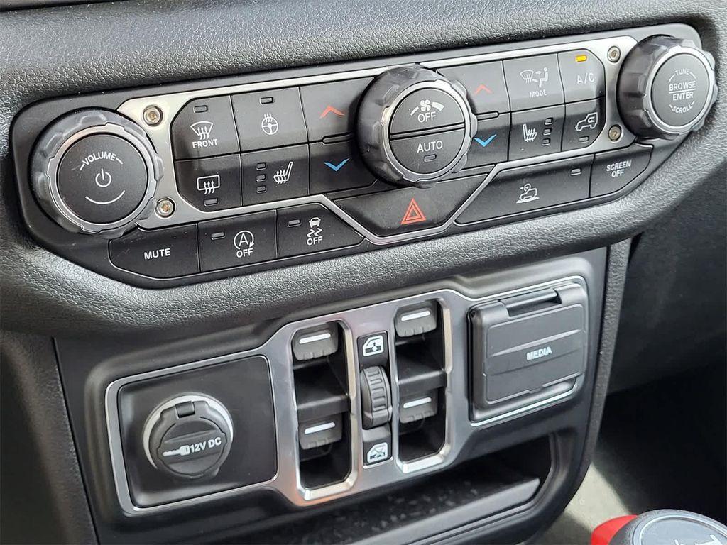 new 2025 Jeep Wrangler car, priced at $41,384