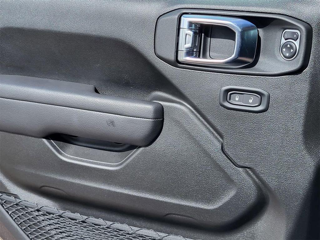 new 2025 Jeep Wrangler car, priced at $41,384