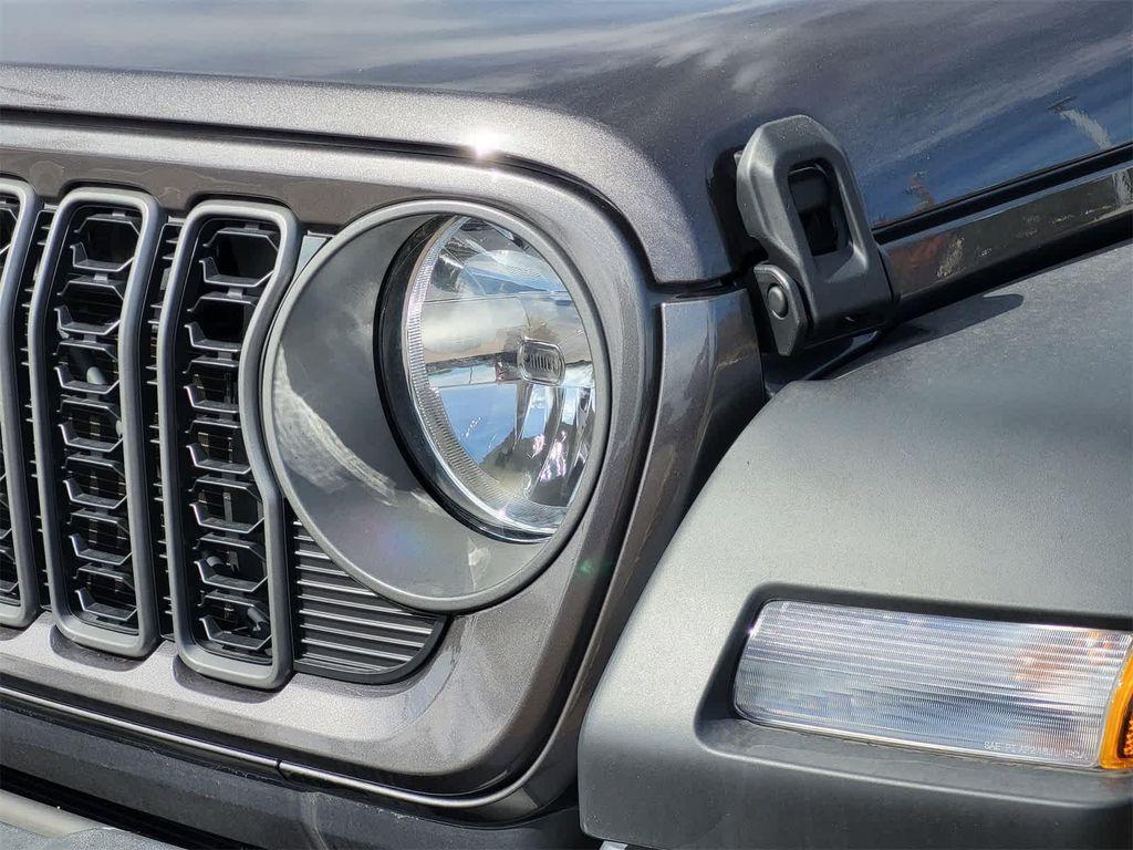 new 2025 Jeep Wrangler car, priced at $41,384