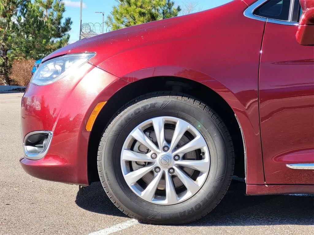 used 2018 Chrysler Pacifica car, priced at $13,984