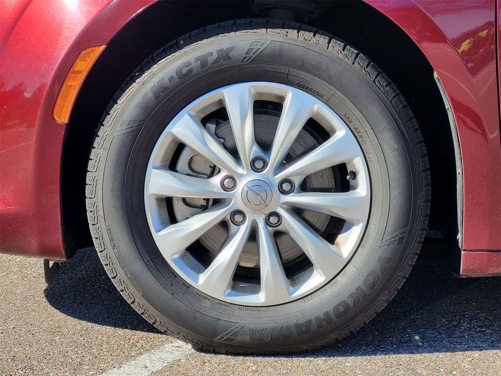 used 2018 Chrysler Pacifica car, priced at $13,984