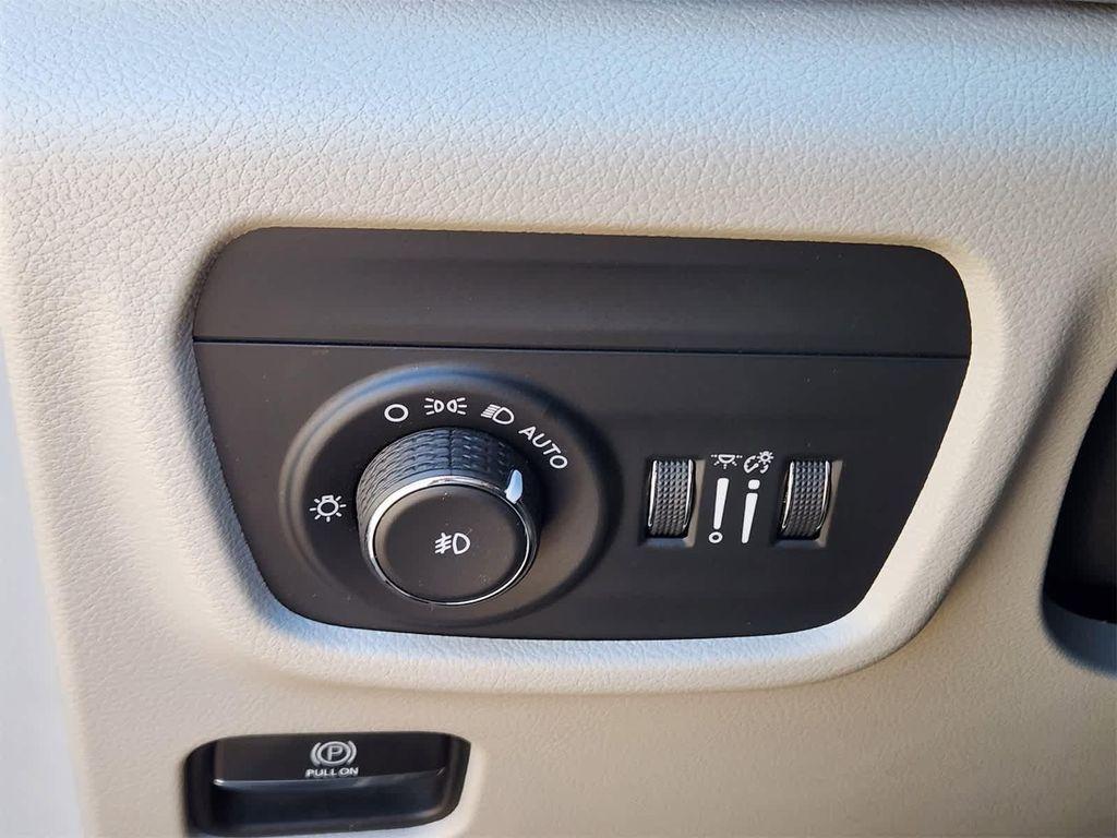 used 2022 Jeep Grand Cherokee car, priced at $34,860