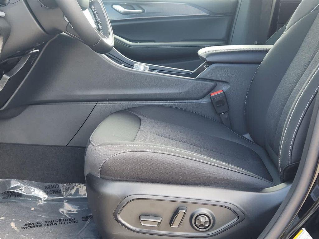 new 2025 Jeep Grand Cherokee car, priced at $36,503