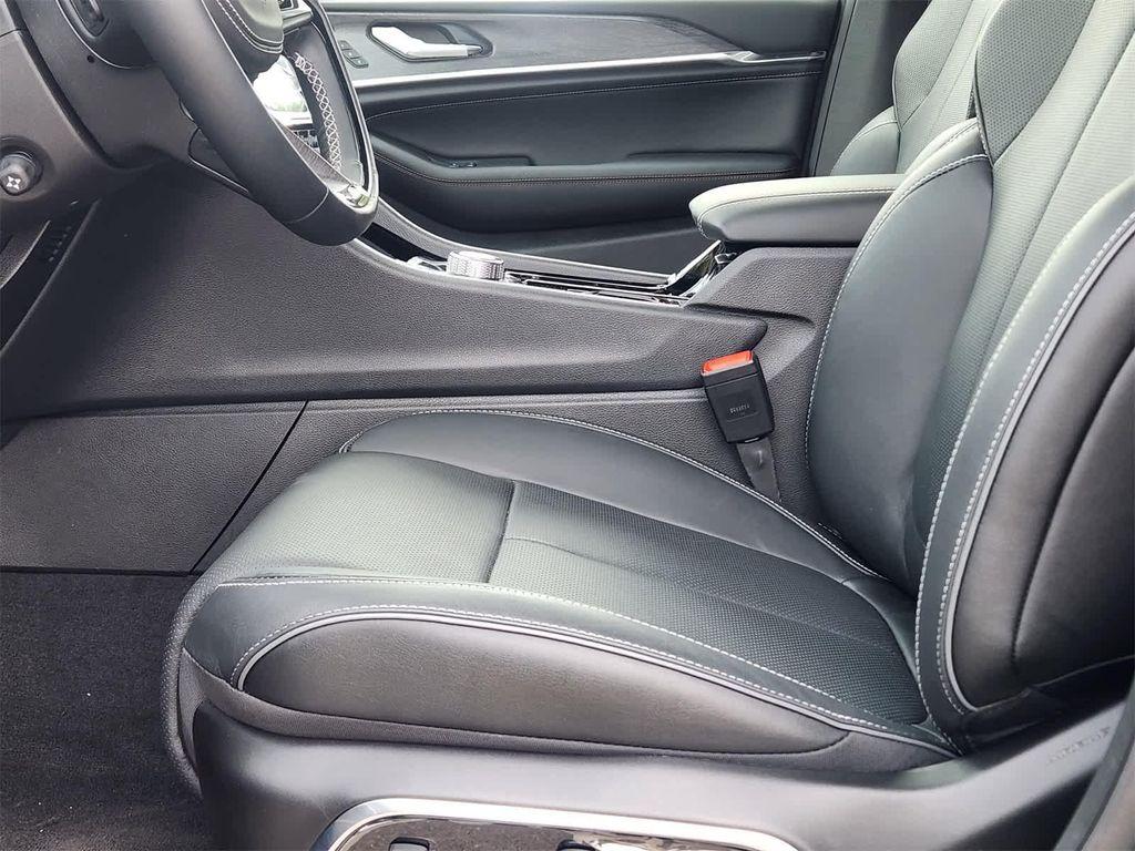 new 2025 Jeep Grand Cherokee car, priced at $63,514