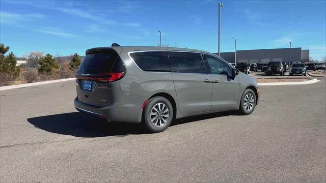 new 2025 Chrysler Pacifica Hybrid car, priced at $46,883