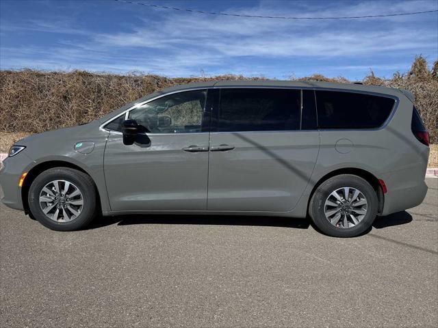 new 2025 Chrysler Pacifica Hybrid car, priced at $46,883