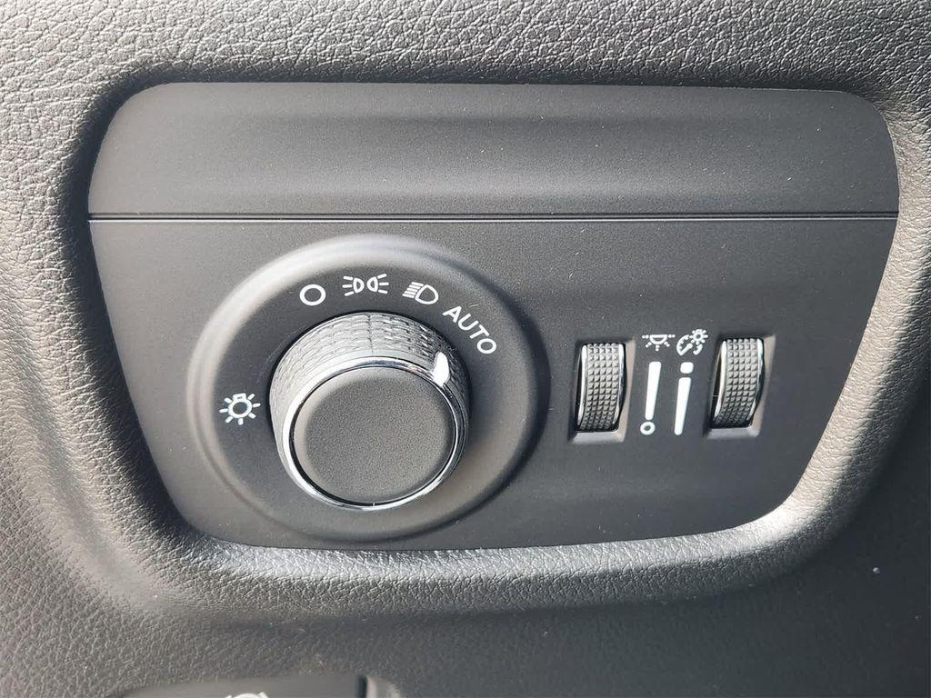 new 2025 Jeep Grand Cherokee car, priced at $37,434