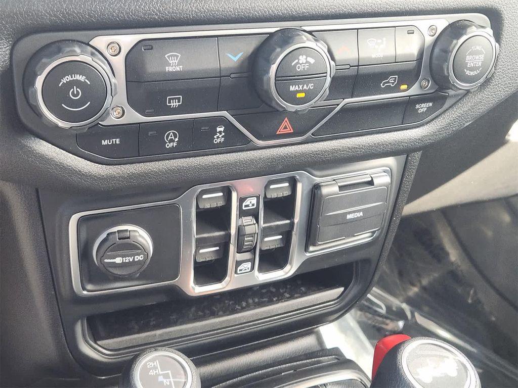 new 2025 Jeep Wrangler car, priced at $41,562