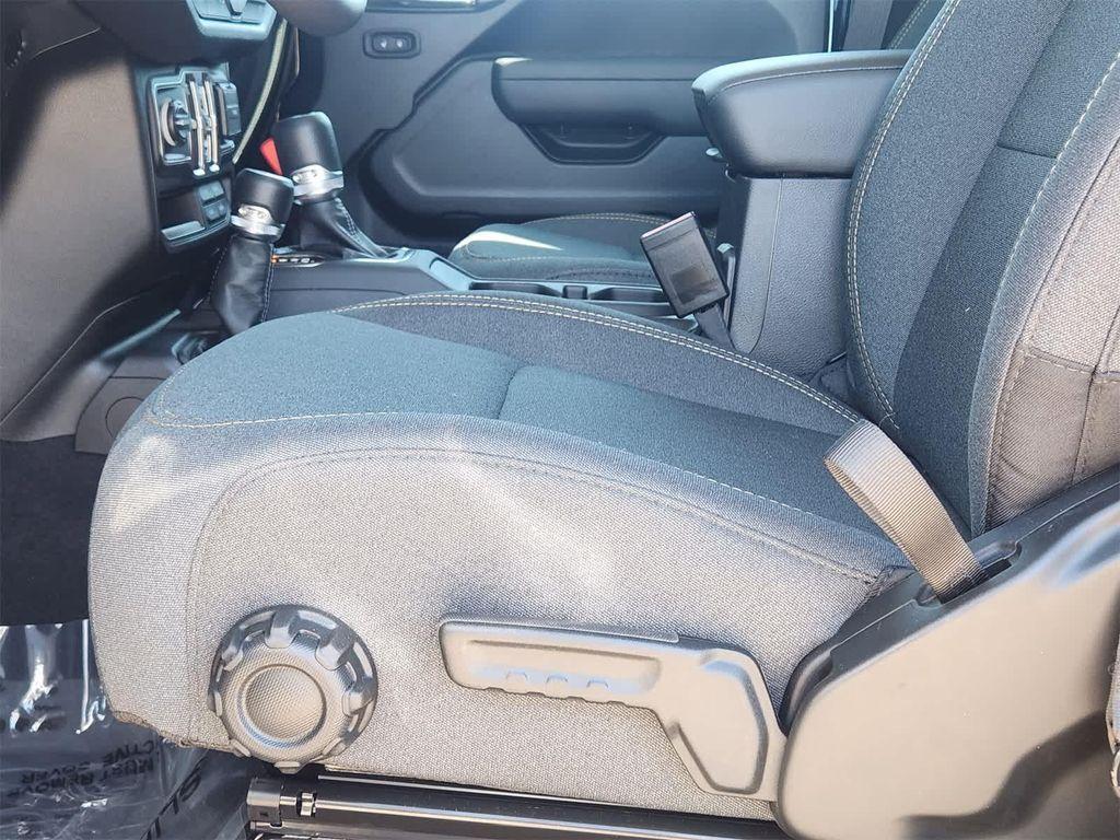 new 2025 Jeep Wrangler car, priced at $46,677