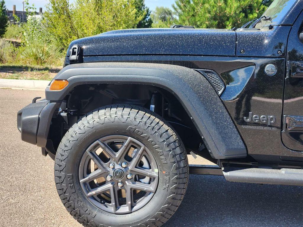 new 2025 Jeep Wrangler car, priced at $46,677