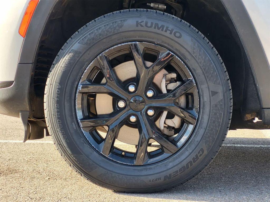 used 2024 Jeep Grand Cherokee L car, priced at $28,544