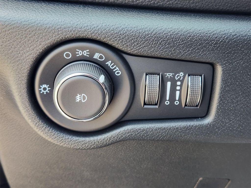 new 2025 Chrysler Pacifica car, priced at $39,733