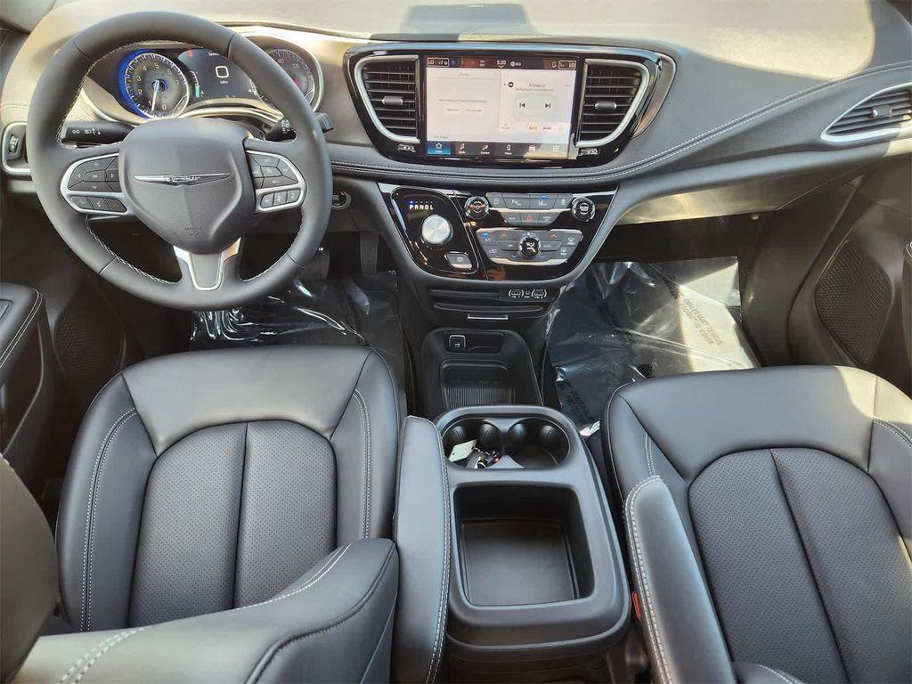 new 2025 Chrysler Pacifica car, priced at $39,733