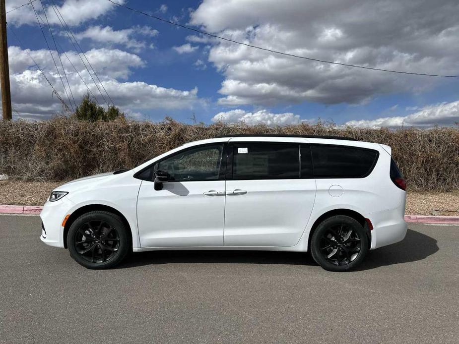 new 2024 Chrysler Pacifica car, priced at $51,781