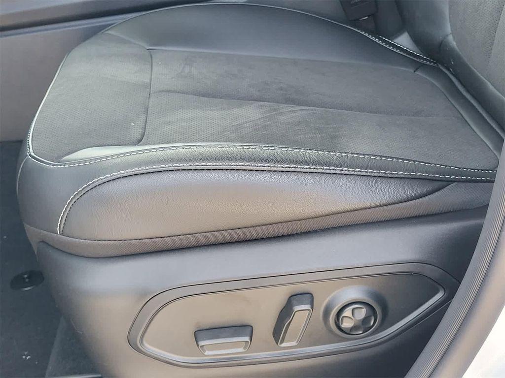 new 2025 Jeep Grand Cherokee car, priced at $38,237