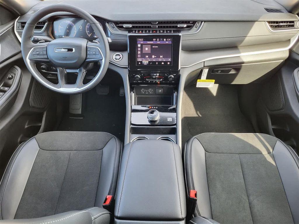 new 2025 Jeep Grand Cherokee car, priced at $38,237