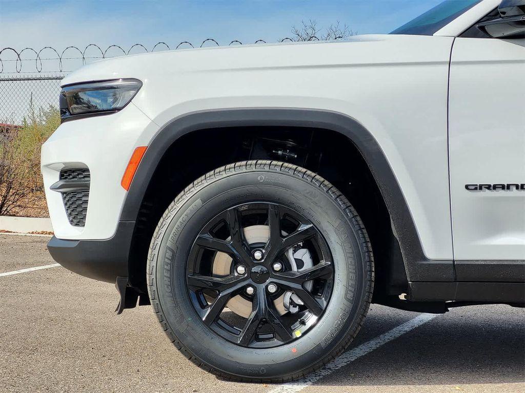 new 2025 Jeep Grand Cherokee car, priced at $38,237