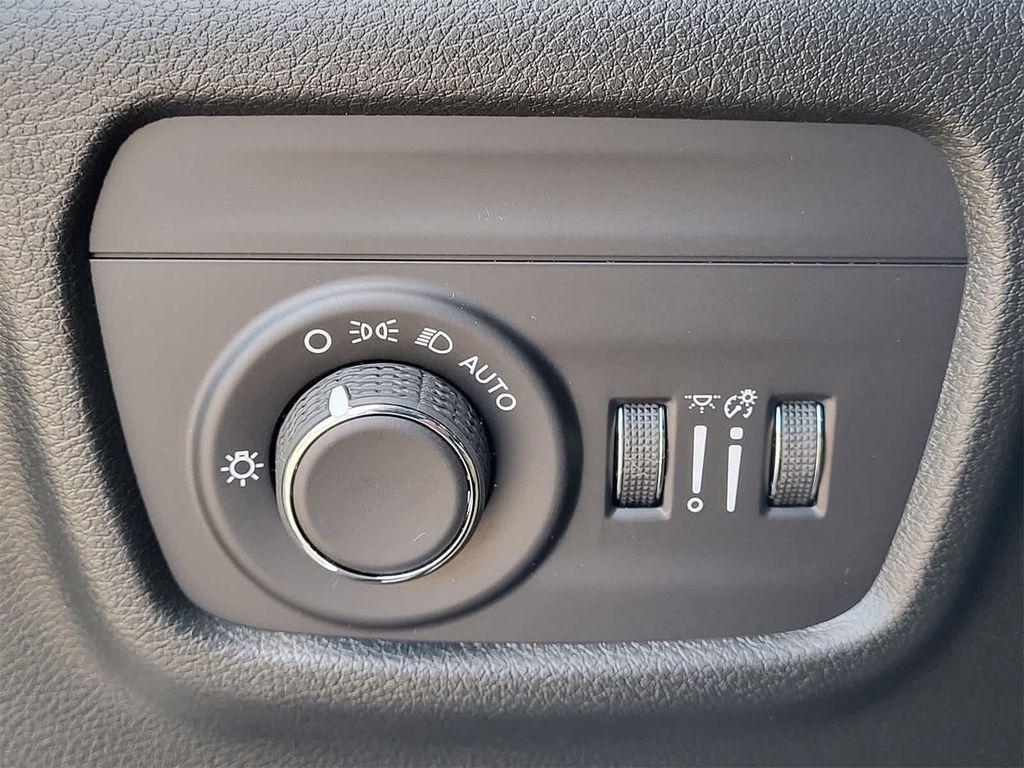 new 2025 Jeep Grand Cherokee car, priced at $38,237