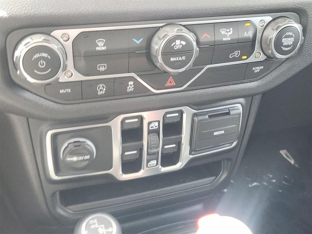 new 2025 Jeep Wrangler car, priced at $39,000