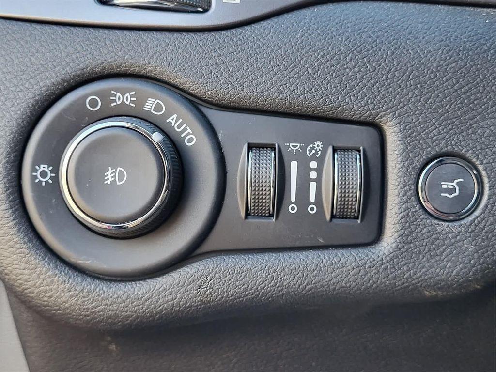 used 2021 Jeep Cherokee car, priced at $16,936