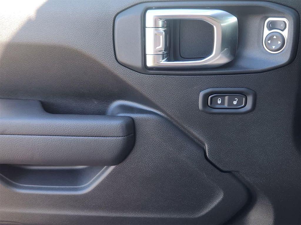 new 2025 Jeep Wrangler car, priced at $40,561