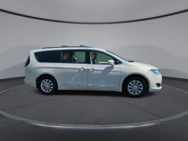 used 2019 Chrysler Pacifica car, priced at $15,804