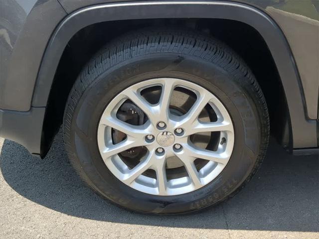 used 2015 Jeep Cherokee car, priced at $11,539