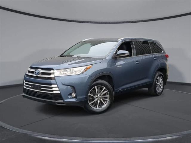 used 2019 Toyota Highlander Hybrid car, priced at $29,800