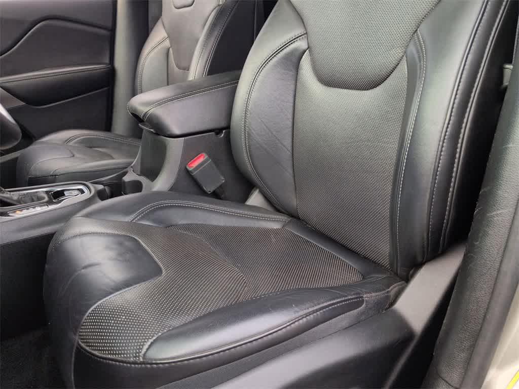 used 2019 Jeep Cherokee car, priced at $18,431