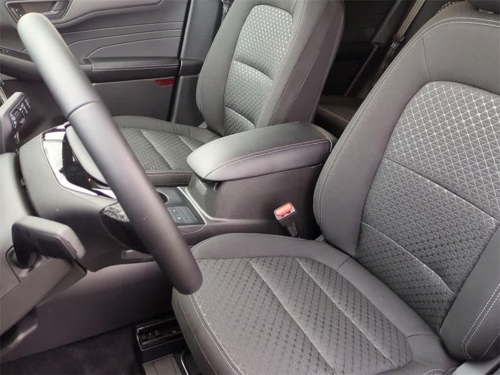 used 2025 Ford Escape car, priced at $25,562