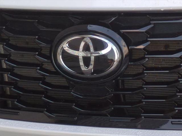 used 2021 Toyota Highlander car, priced at $31,300