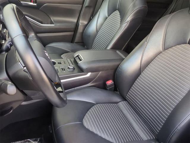 used 2021 Toyota Highlander car, priced at $31,300