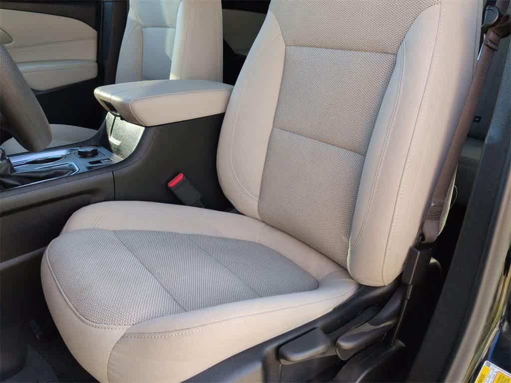 used 2023 Chevrolet Traverse car, priced at $26,449