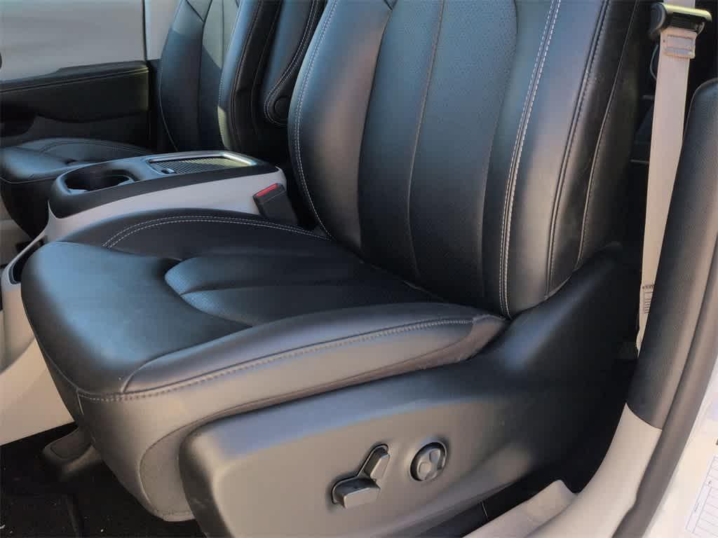 used 2024 Chrysler Pacifica Hybrid car, priced at $29,429