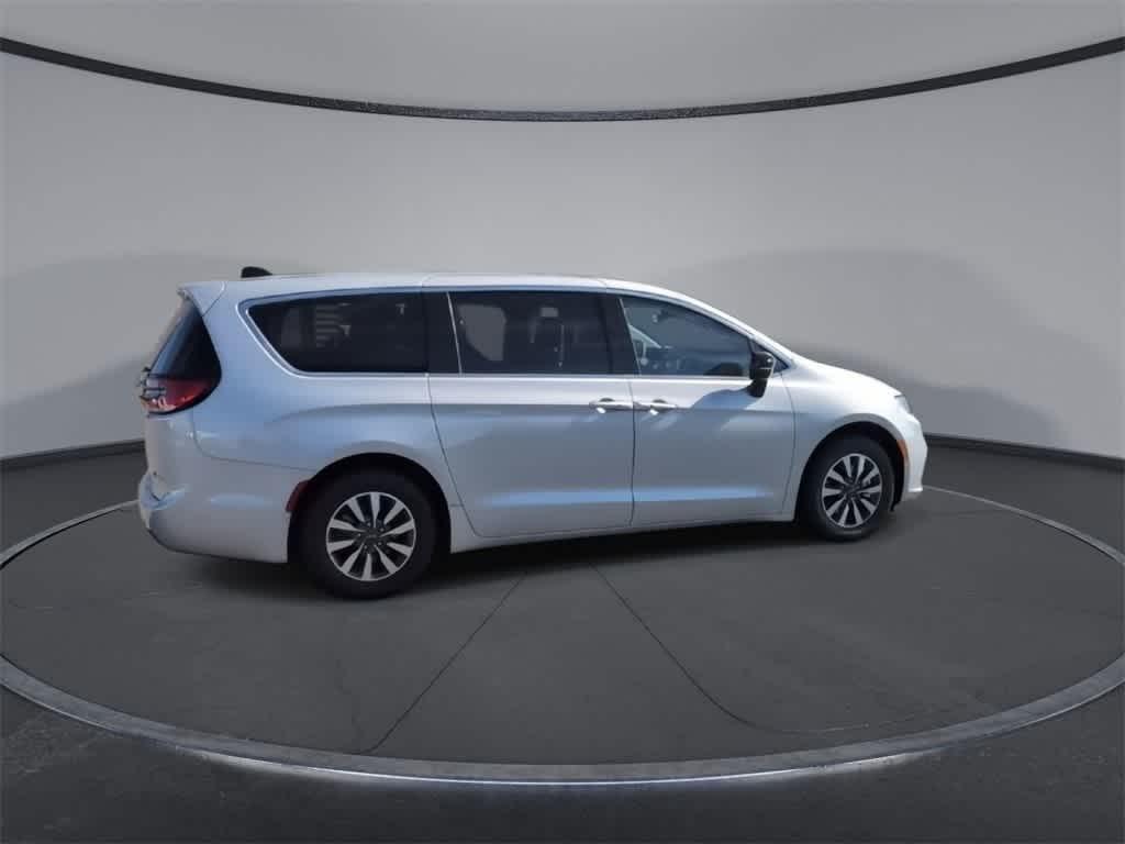 used 2024 Chrysler Pacifica Hybrid car, priced at $29,429