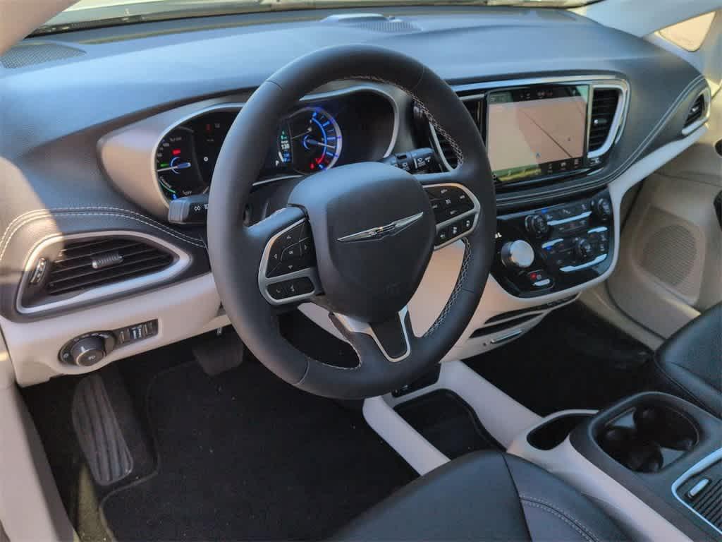 used 2024 Chrysler Pacifica Hybrid car, priced at $29,429