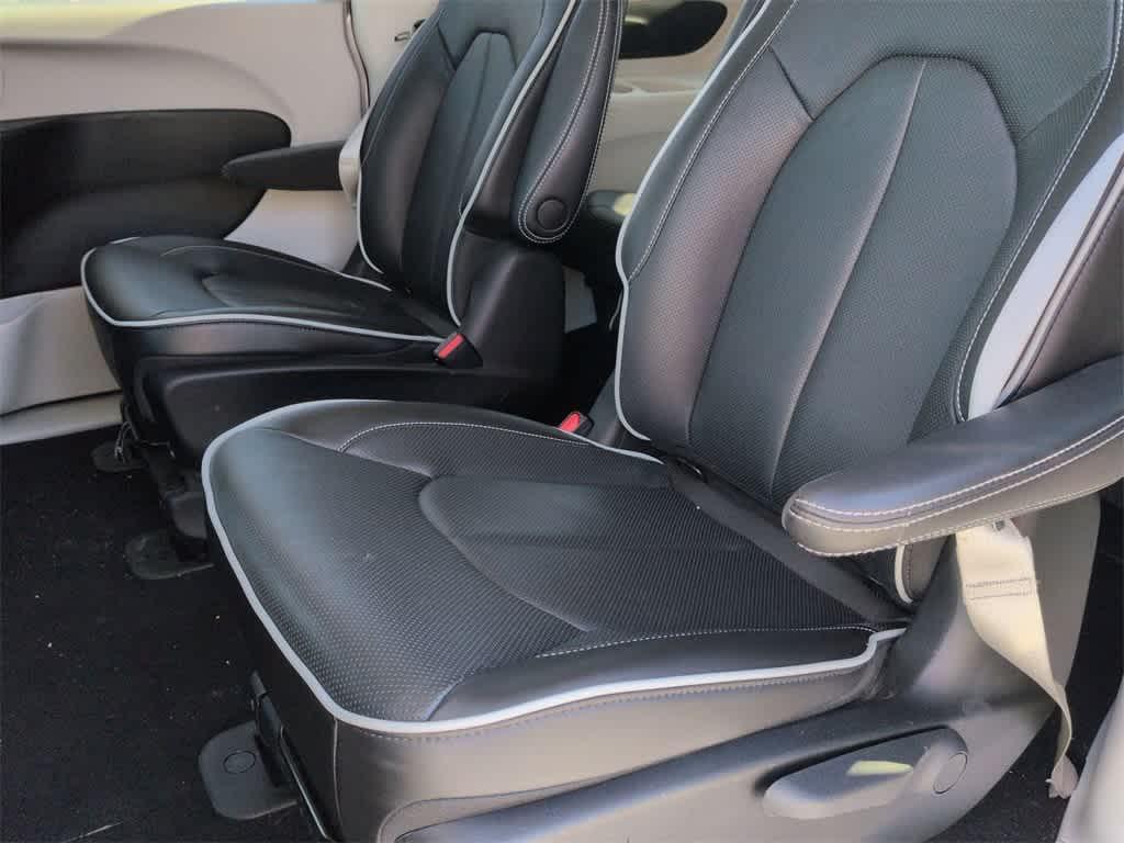 used 2024 Chrysler Pacifica Hybrid car, priced at $29,429