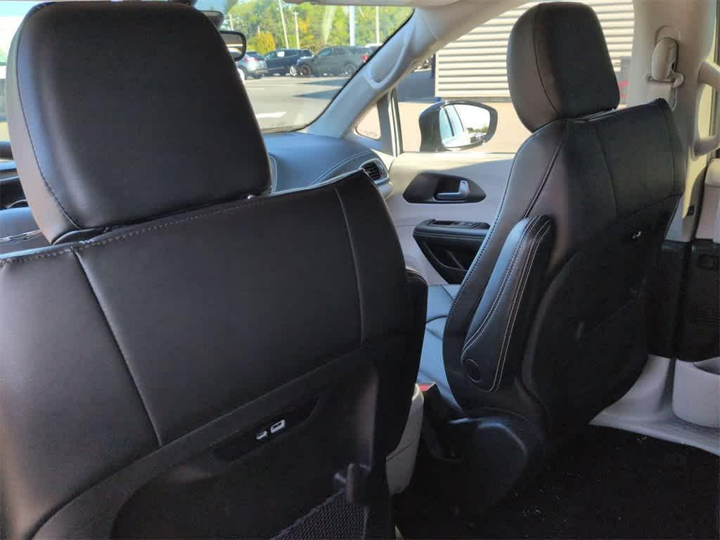 used 2024 Chrysler Pacifica Hybrid car, priced at $29,429