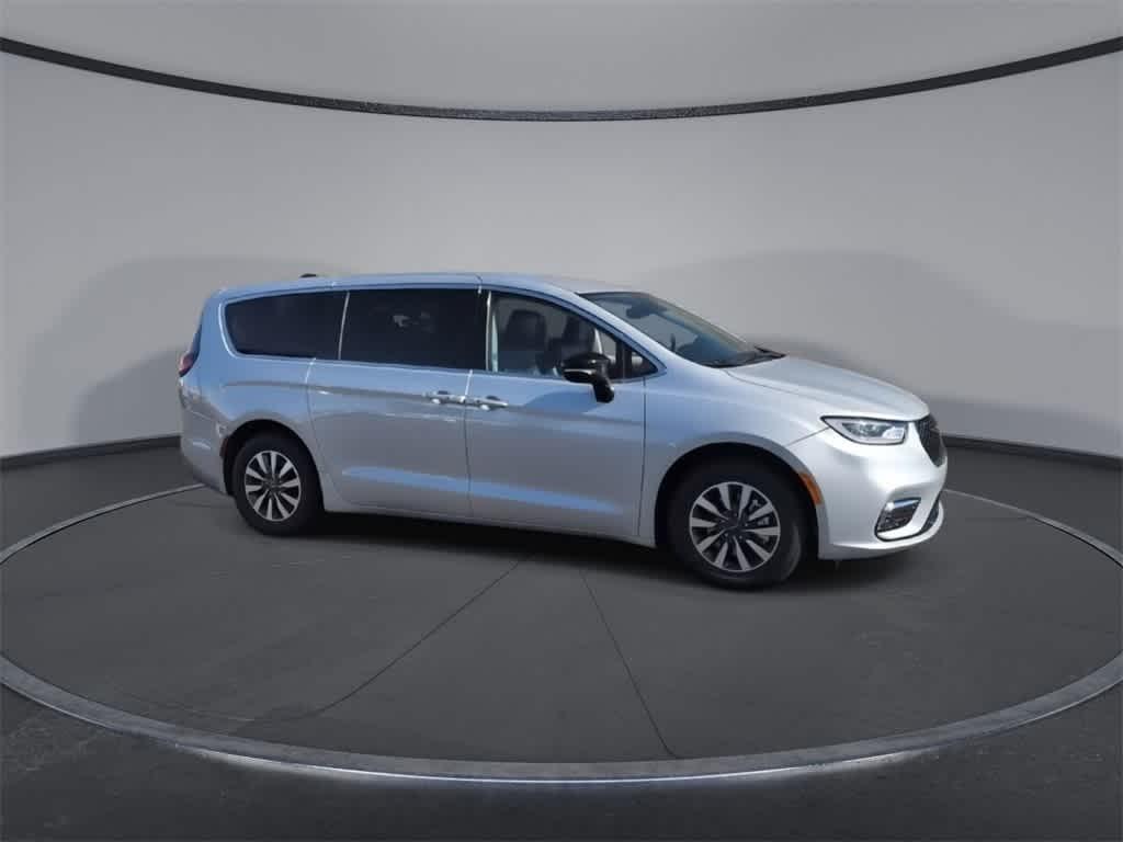 used 2024 Chrysler Pacifica Hybrid car, priced at $29,429
