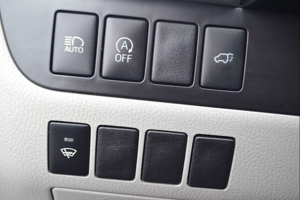 used 2019 Toyota Highlander car, priced at $27,997