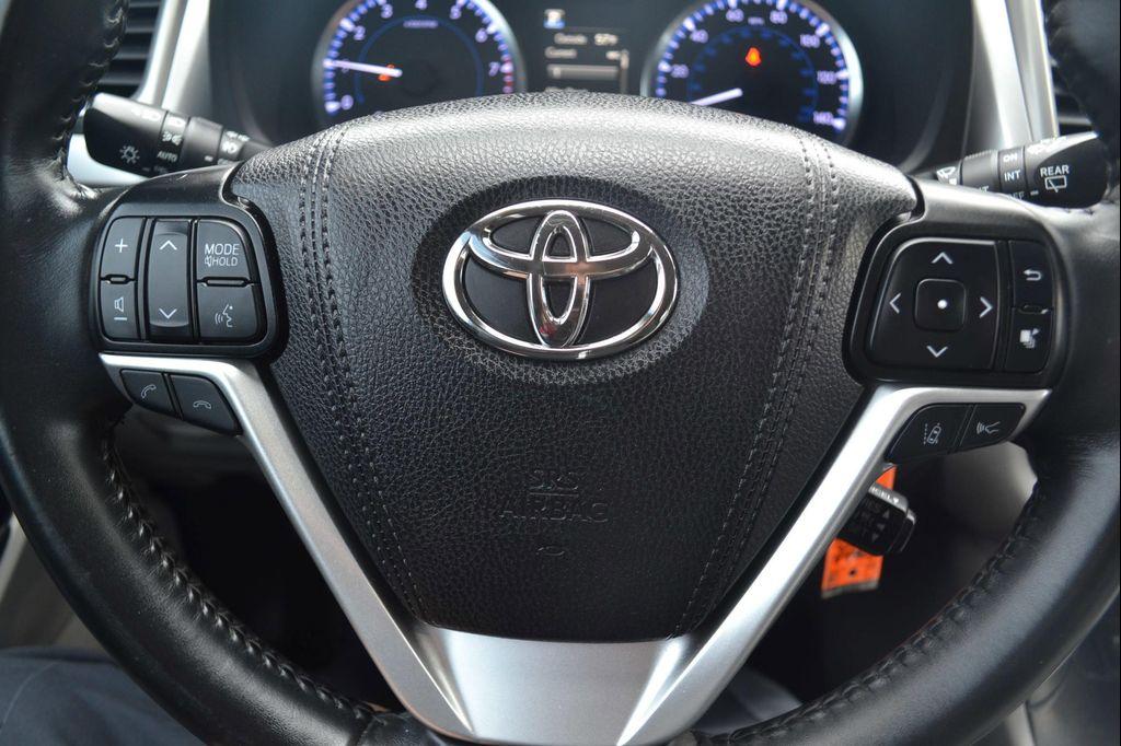 used 2019 Toyota Highlander car, priced at $27,997