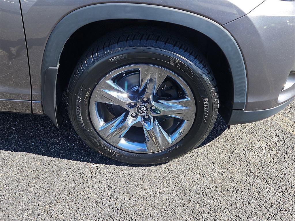 used 2017 Toyota Highlander car, priced at $27,237