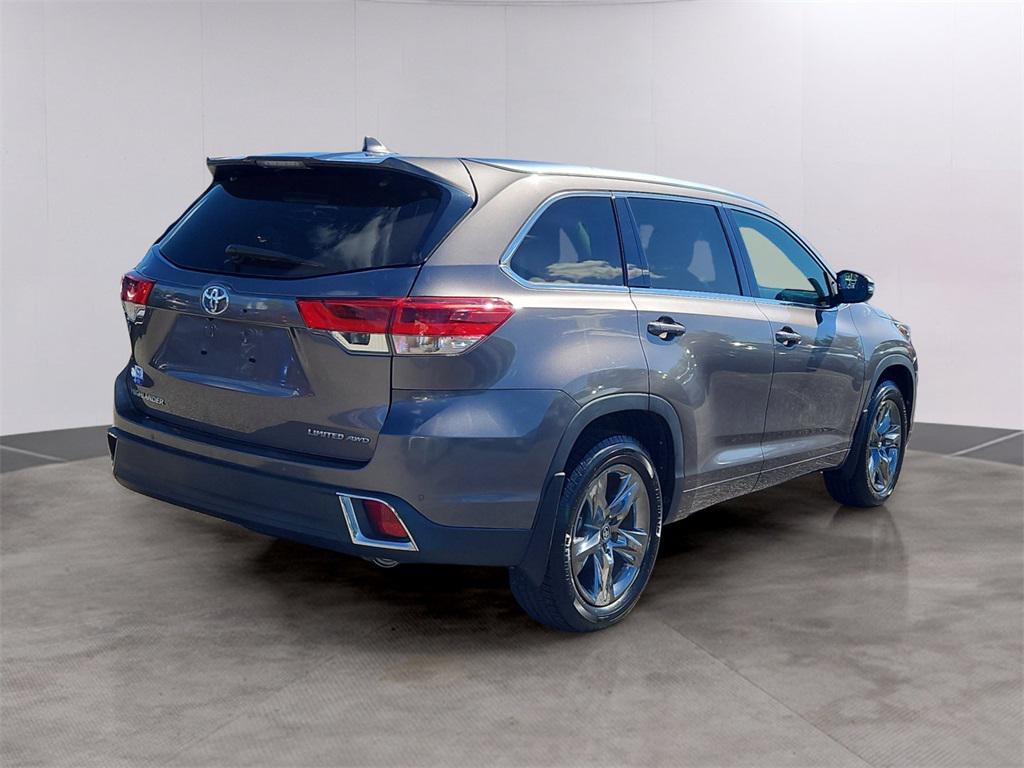 used 2017 Toyota Highlander car, priced at $27,237